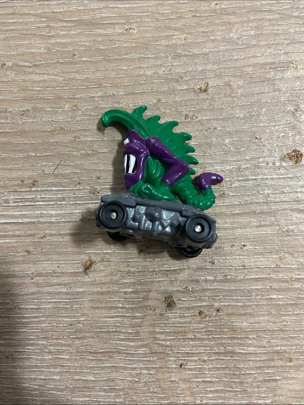 SAVAGE MONDO BLITZERS BAD FART GREEN LIZARD KENNER 1991 ON ROLLING SKATEBOARD